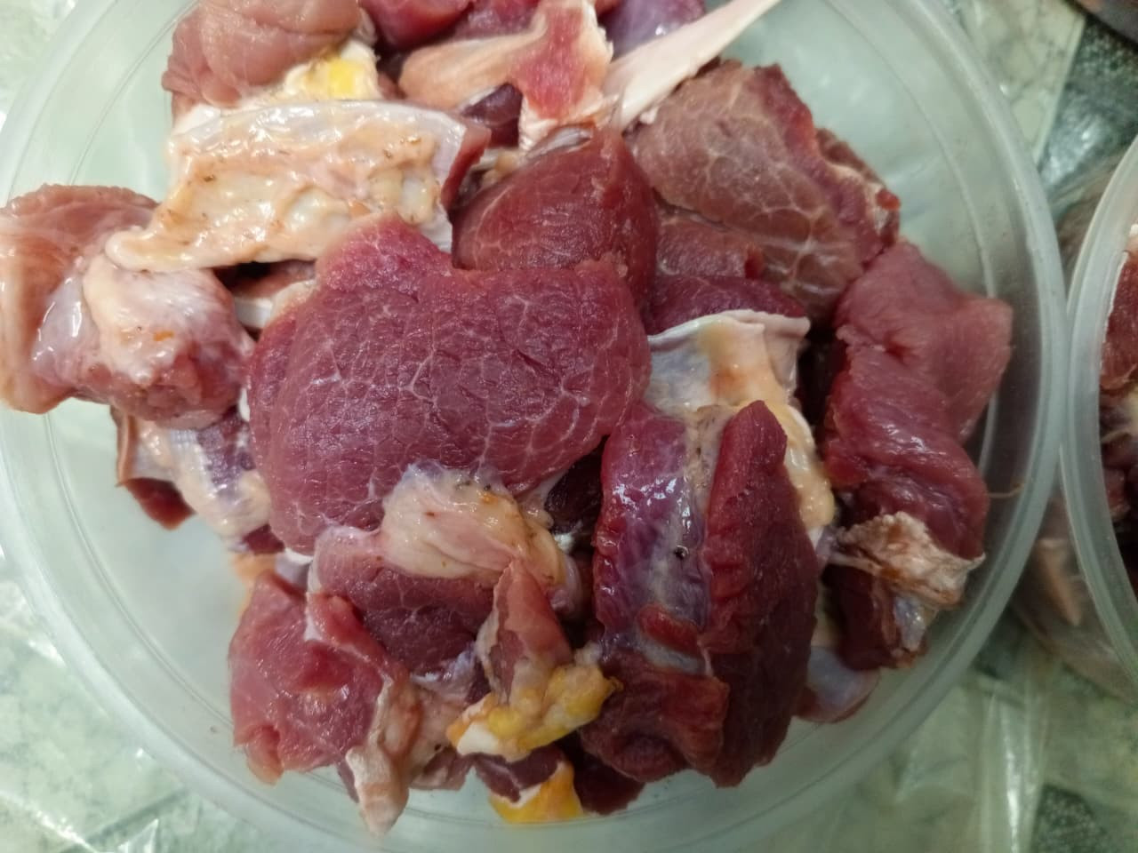 গরুর মাংস (১ কেজি) হাড় ছাড়া